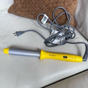 Drybar curling wand in excellent condition.